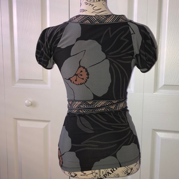 BCBGMaxazria black/ grey patterned wrap top - Picture 5 of 11